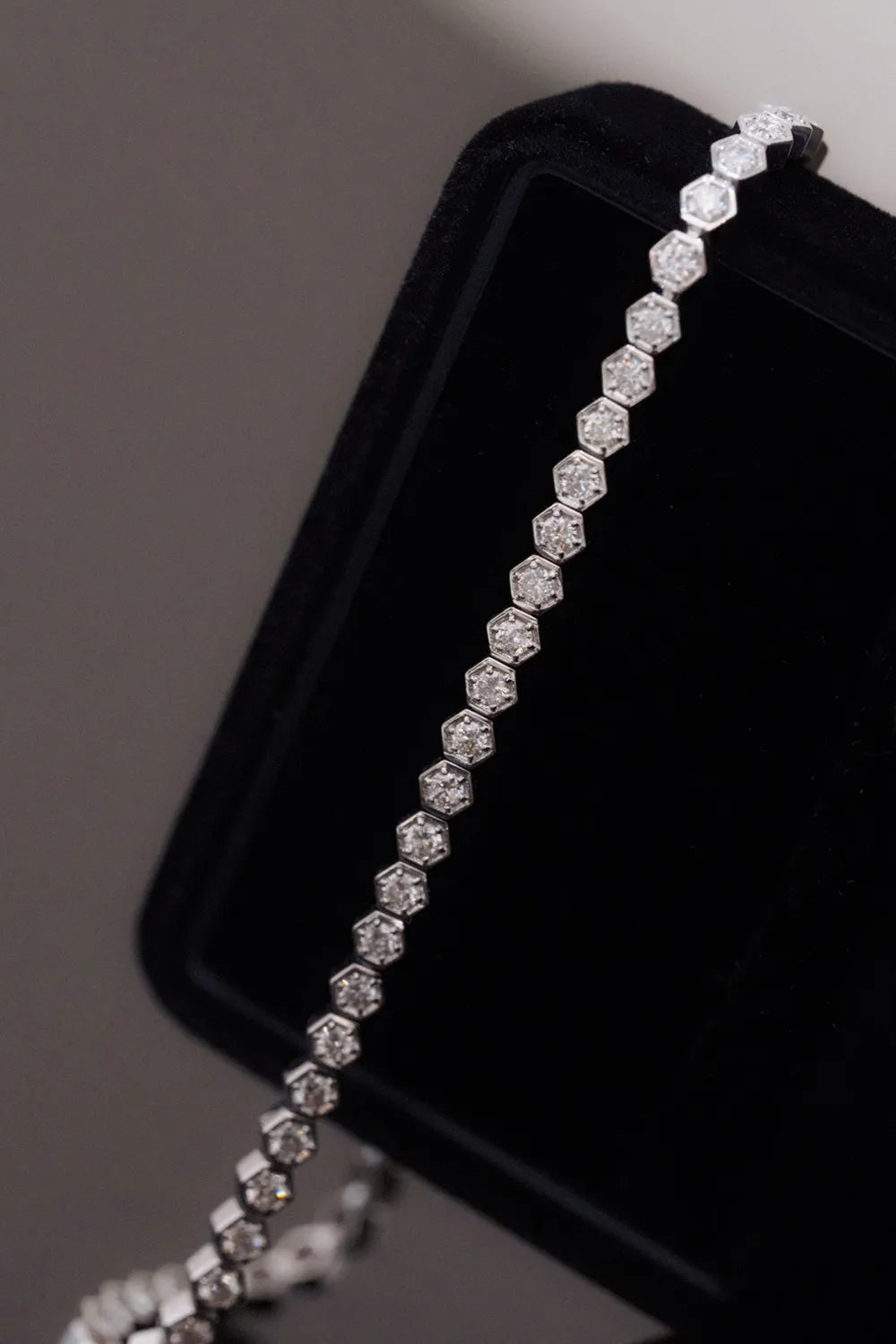 Camelia Jewelry Real 18K Solid White Gold AU750 Jewelry Natural Diamonds 1.40carat Hexagonal Honeycomb Tennis Bracelets for Women Gift